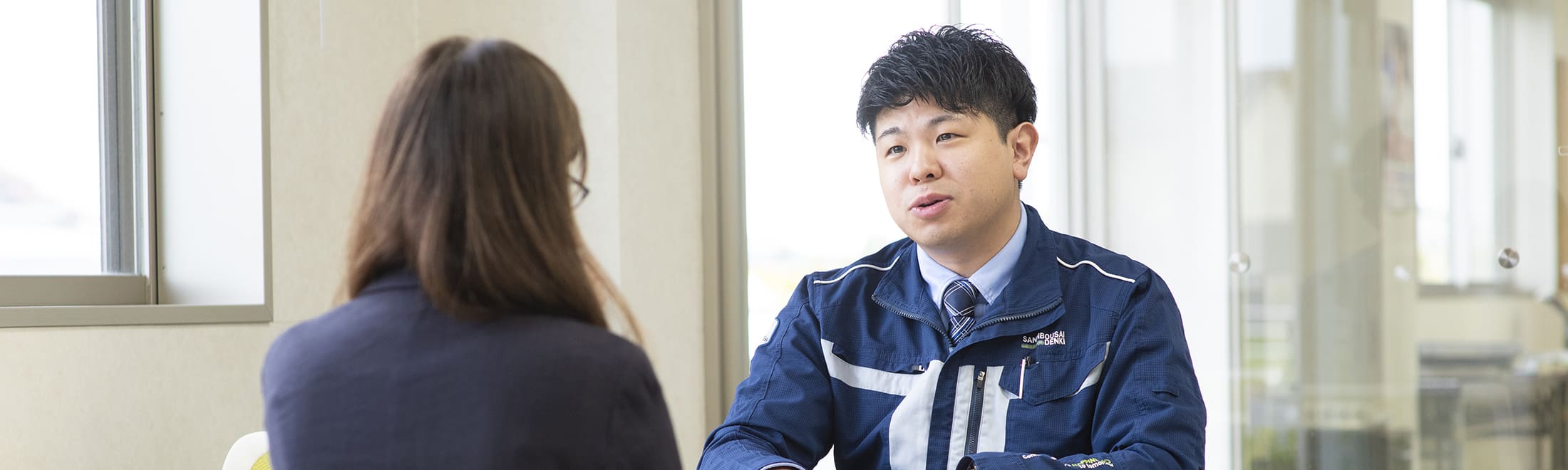 お客様と話す様子