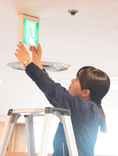 点検部工務課の作業