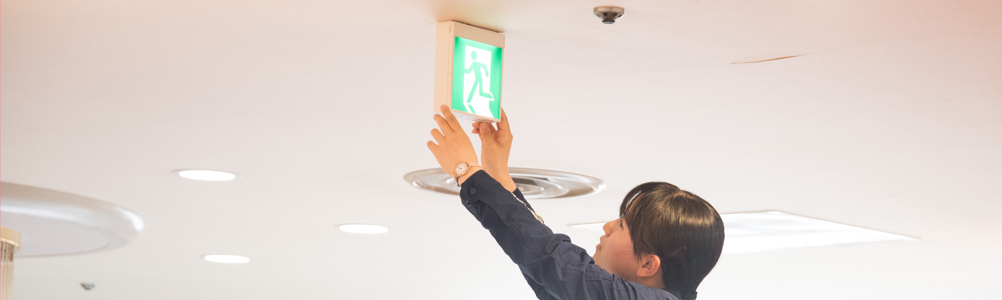 非常口案内点検