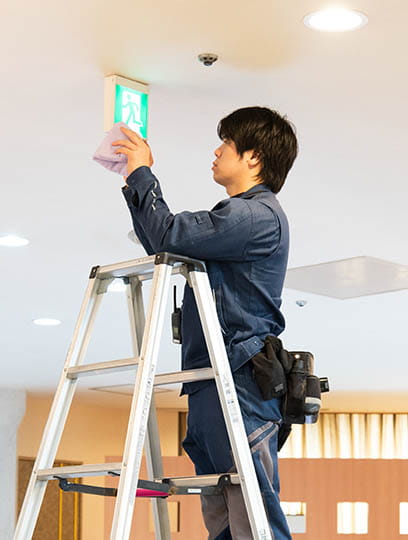 点検部工務課の作業