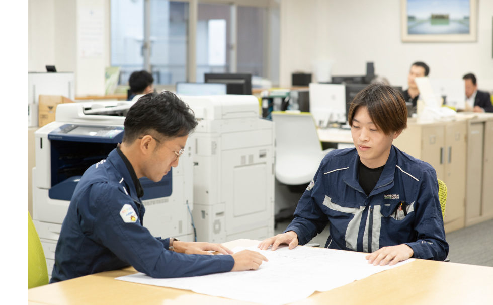 仲間と確認作業